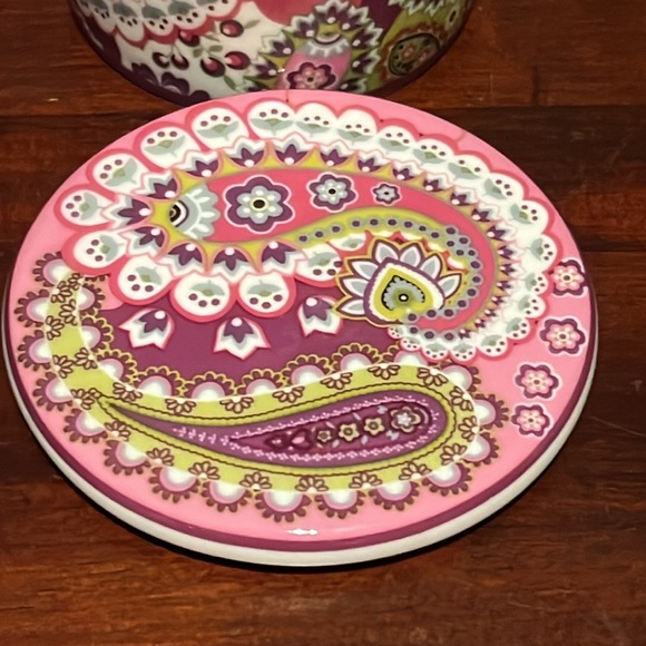 Vera Bradley Mug Very Berry Paisley WITH LID for Barnes & Noble - Picture 6 of 11